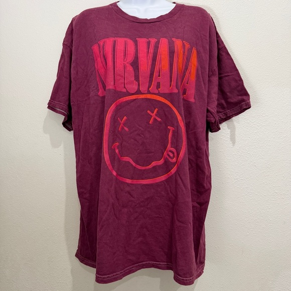 NIRVANA Tops - NEW Nirvana Smiley Face Graphic T-Shirt Burgundy Pink 1X Plus Size‎